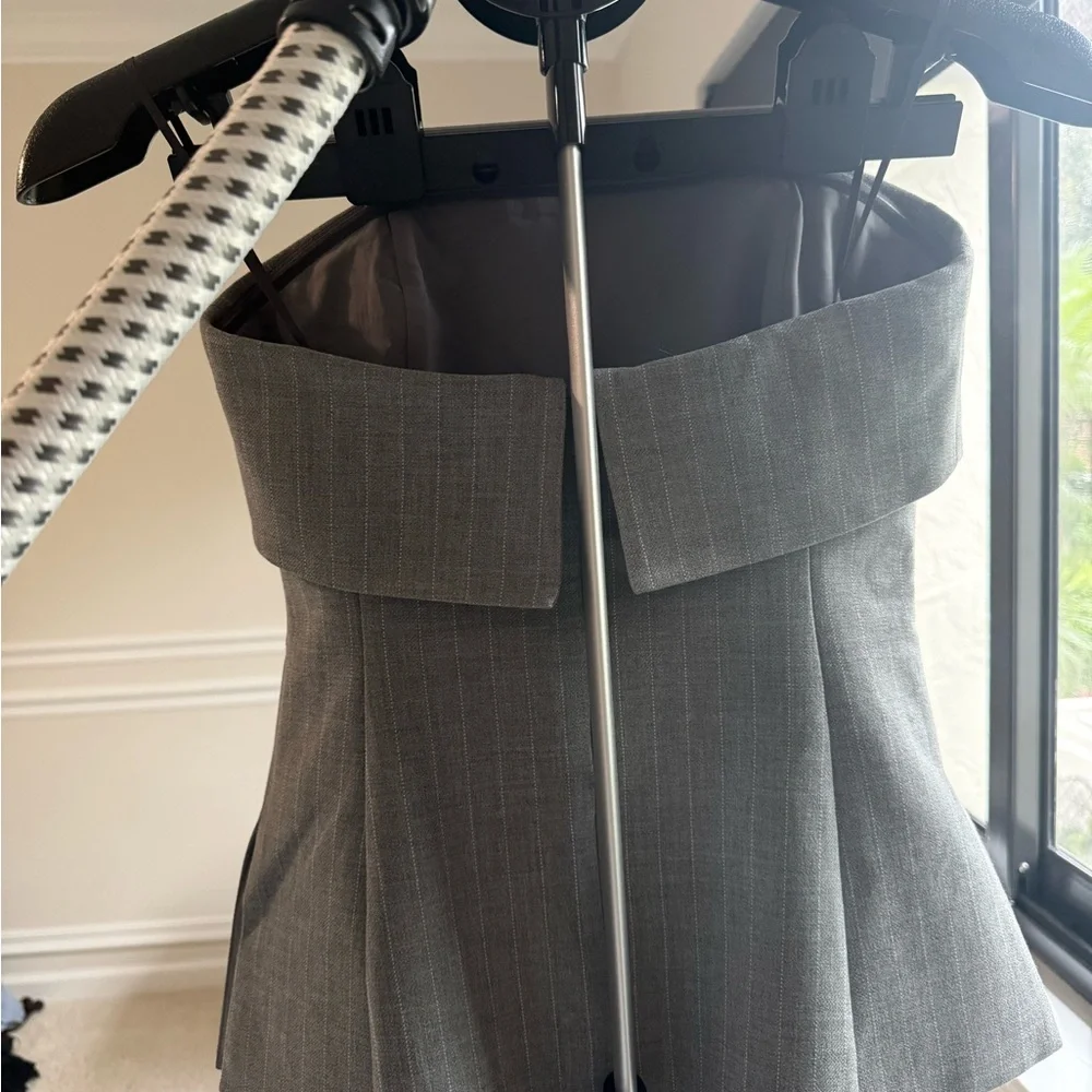 Gray top - Picture 3 of 4